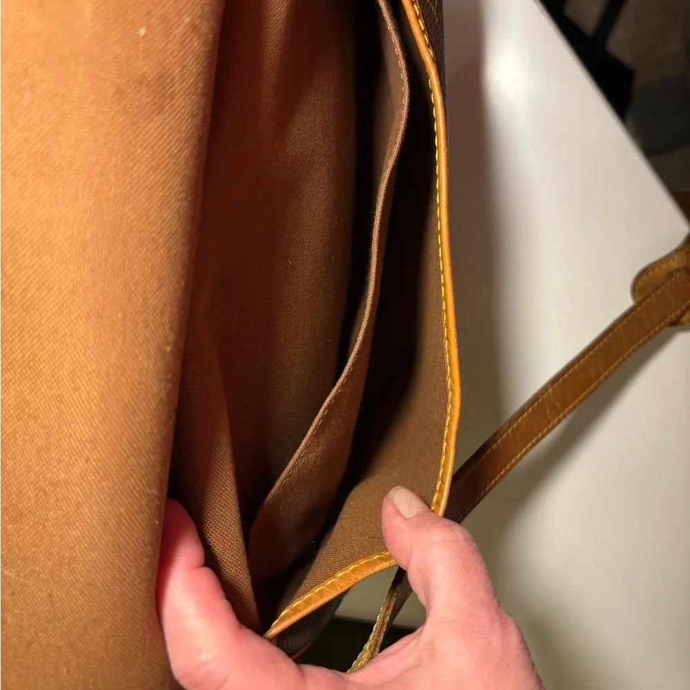 Vintage Louis Vuitton Brown and Tan Monogram Crossbody Bag - Picture 5 of 15
